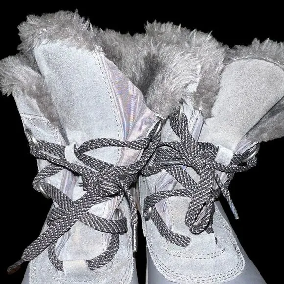 BareTraps grey and white faux furred lined lace up boots size 8.5