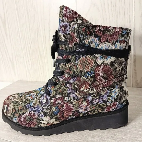 Bearpaw Krista Floral Tapestry Water Repellent Boots Wedge Heel Women’s Size 10