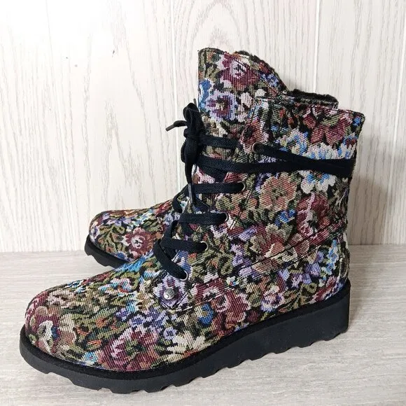 Bearpaw Krista Floral Tapestry Water Repellent Boots Wedge Heel Women’s Size 10