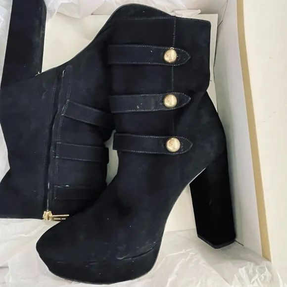 Beautiful EUC Michael Kors, black chunky heel boots, size 10