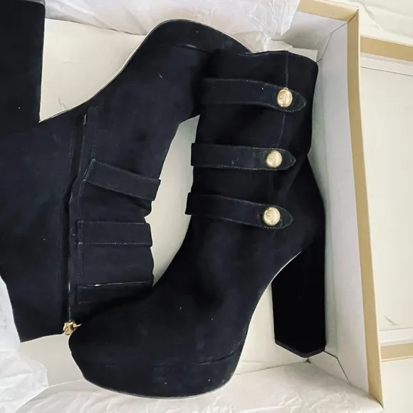 Beautiful EUC Michael Kors, black chunky heel boots, size 10