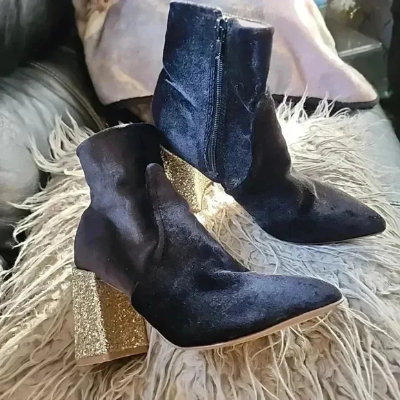 Betsey Johnson Casey Glitter heel boots. Size 6