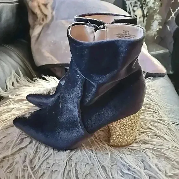 Betsey Johnson Casey Glitter heel boots. Size 6