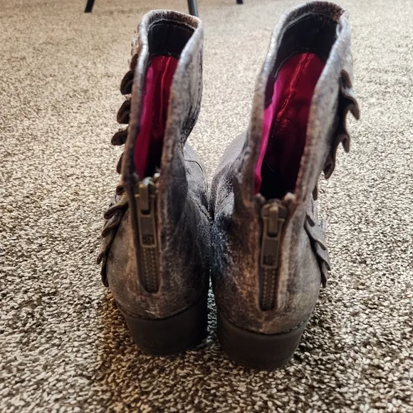 Betsey Johnson Distressed Seal Ankle Boots Size 6.5
