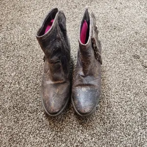 Betsey Johnson Distressed Seal Ankle Boots Size 6.5