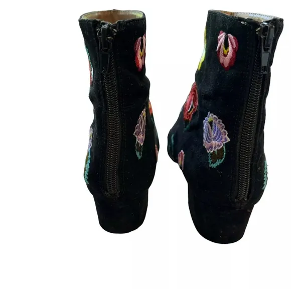 Betsey Johnson Women's Twiggy Black Floral Suede Embroidered Chelsea Boots 7.5
