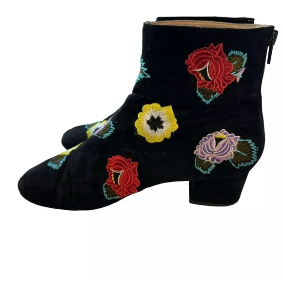 Betsey Johnson Women's Twiggy Black Floral Suede Embroidered Chelsea Boots 7.5