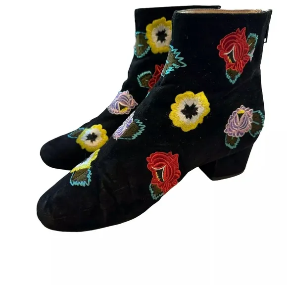 Betsey Johnson Women's Twiggy Black Floral Suede Embroidered Chelsea Boots 7.5