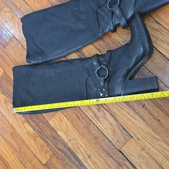 Black Vera Wang leather boots