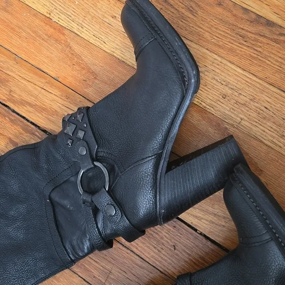 Black Vera Wang leather boots