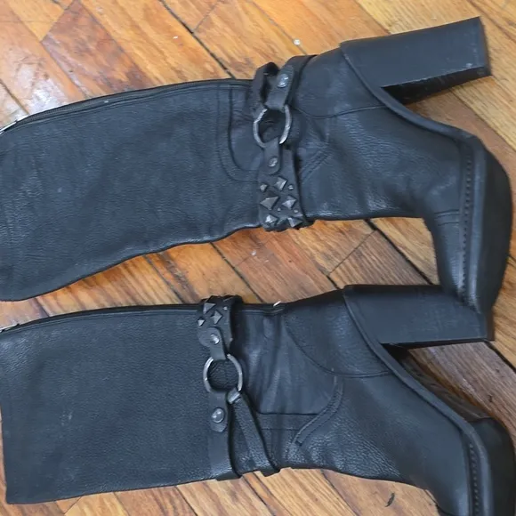 Black Vera Wang leather boots