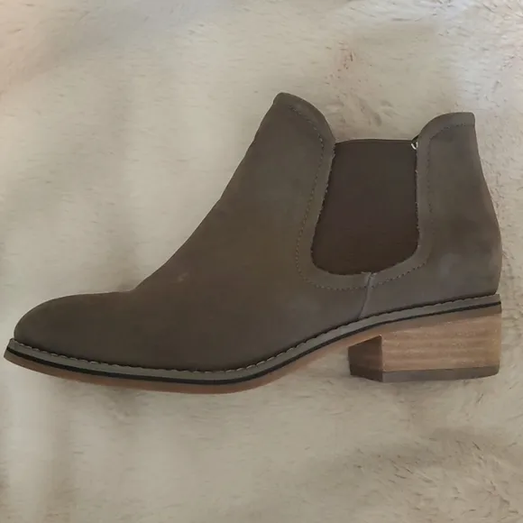 Blonde Waterproof genuine leather booties. Size 6 1/2 M.