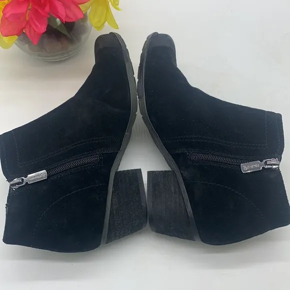 Blondo Black Waterproof Suede Ankle Boots Size 7 Made in Canada BAB3251D