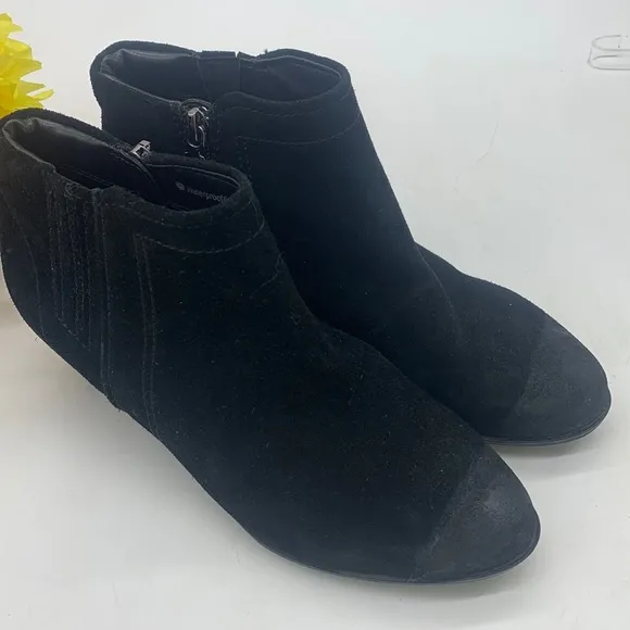 Blondo Black Waterproof Suede Ankle Boots Size 7 Made in Canada BAB3251D