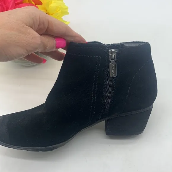 Blondo Black Waterproof Suede Ankle Boots Size 7 Made in Canada BAB3251D