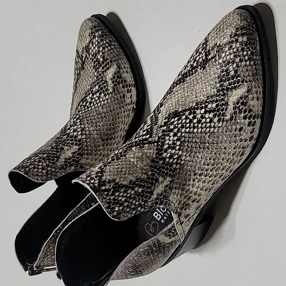 BLONDO FALL POINTY TOE SNAKESKIN WATERPROOF SOUTHWESTERN BOHEMIAN ANKLE BOOTIES