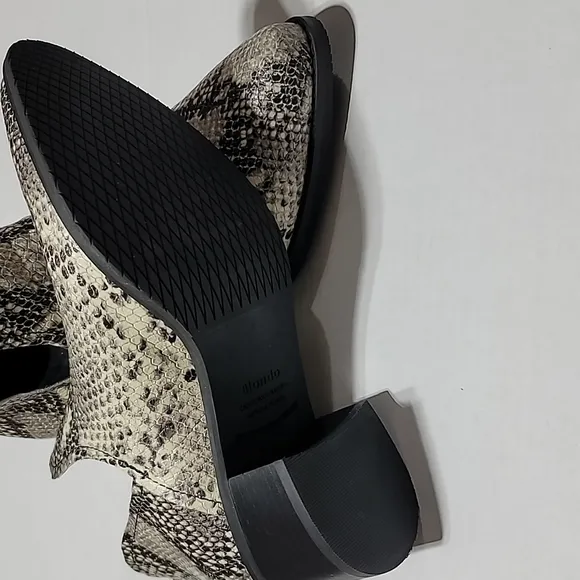BLONDO FALL POINTY TOE SNAKESKIN WATERPROOF SOUTHWESTERN BOHEMIAN ANKLE BOOTIES