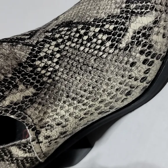 BLONDO FALL POINTY TOE SNAKESKIN WATERPROOF SOUTHWESTERN BOHEMIAN ANKLE BOOTIES