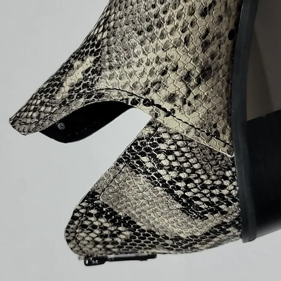 BLONDO FALL POINTY TOE SNAKESKIN WATERPROOF SOUTHWESTERN BOHEMIAN ANKLE BOOTIES