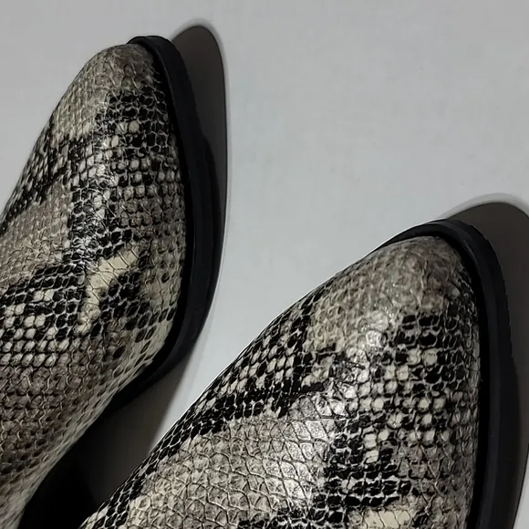 BLONDO FALL POINTY TOE SNAKESKIN WATERPROOF SOUTHWESTERN BOHEMIAN ANKLE BOOTIES