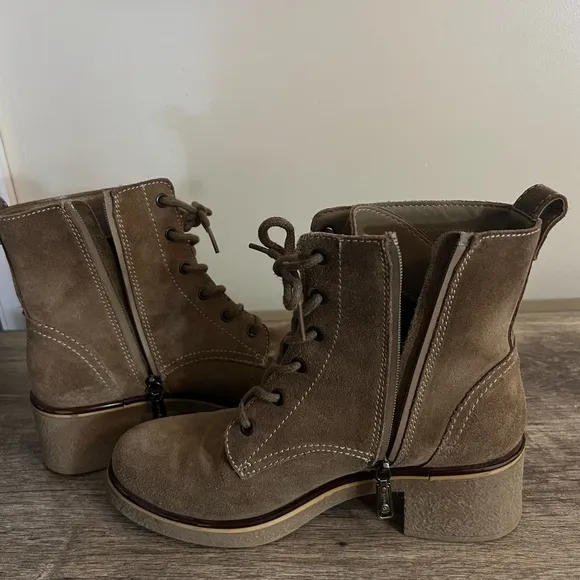 Blondo Light Brown Suede Leather Boots Women’s Size 9.5 Chunky Heel Waterproof