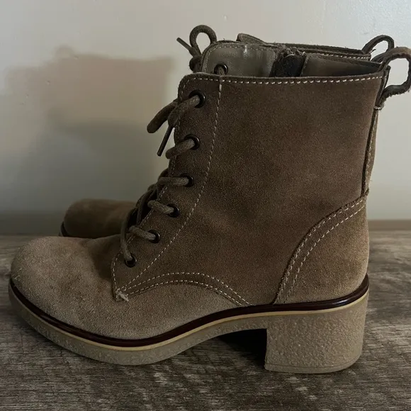 Blondo Light Brown Suede Leather Boots Women’s Size 9.5 Chunky Heel Waterproof