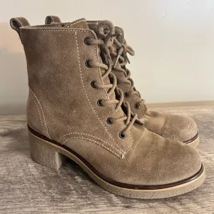 Blondo Light Brown Suede Leather Boots Women’s Size 9.5 Chunky Heel Waterproof