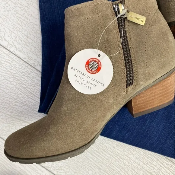 Blondo Olive green suede waterproof ankle boots booties size 6.5