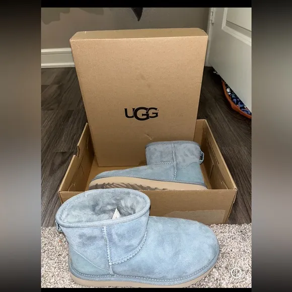 Blue Ugg Mini Boots Size 6 Women’s