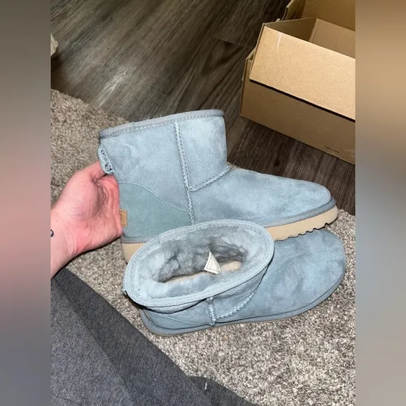 Blue Ugg Mini Boots Size 6 Women’s