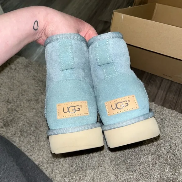 Blue Ugg Mini Boots Size 6 Women’s