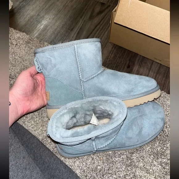 Blue Ugg Mini Boots Size 6 Women’s
