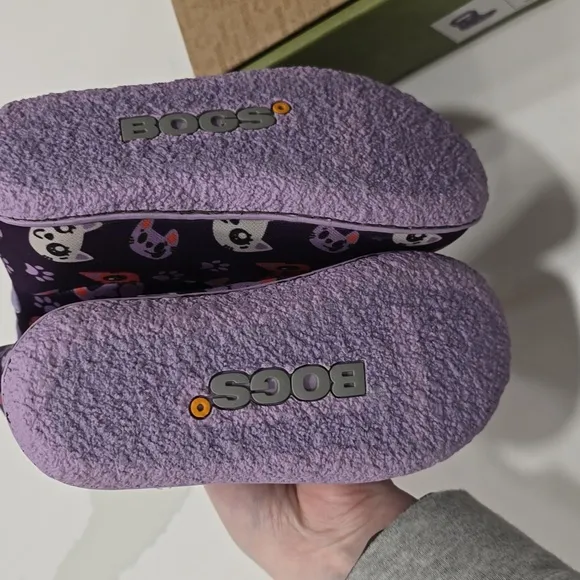 Bogs Boots Kitty Purple Size 10 Adjustable, Waterproof, Warm and Cute