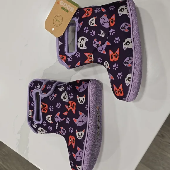 Bogs Boots Kitty Purple Size 10 Adjustable, Waterproof, Warm and Cute