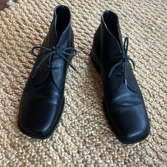 Bootalinos 90s Women’s 8.5 Katy Lace Up Black Leather Chukka Boots Academia
