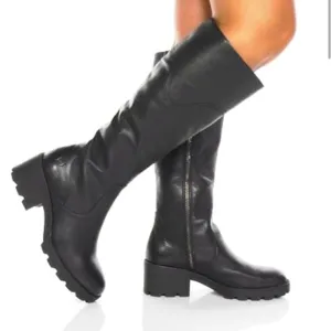 BORN Gabriella Black Leather URBAN Riding Boots Lug Sole Size 6