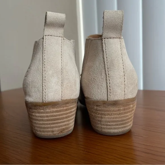 Born Wasatch Suede Ankle Boots Natural Sand Size 8