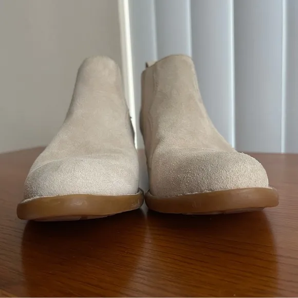 Born Wasatch Suede Ankle Boots Natural Sand Size 8