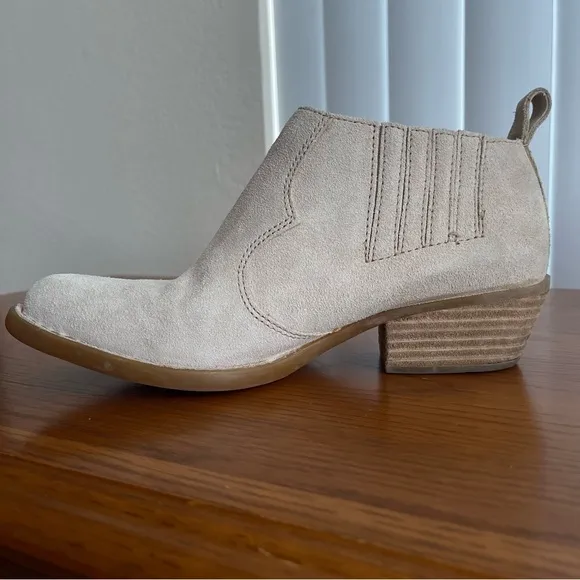 Born Wasatch Suede Ankle Boots Natural Sand Size 8