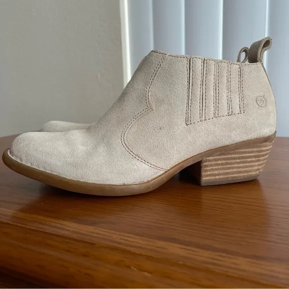 Born Wasatch Suede Ankle Boots Natural Sand Size 8
