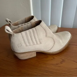 Born Wasatch Suede Ankle Boots Natural Sand Size 8