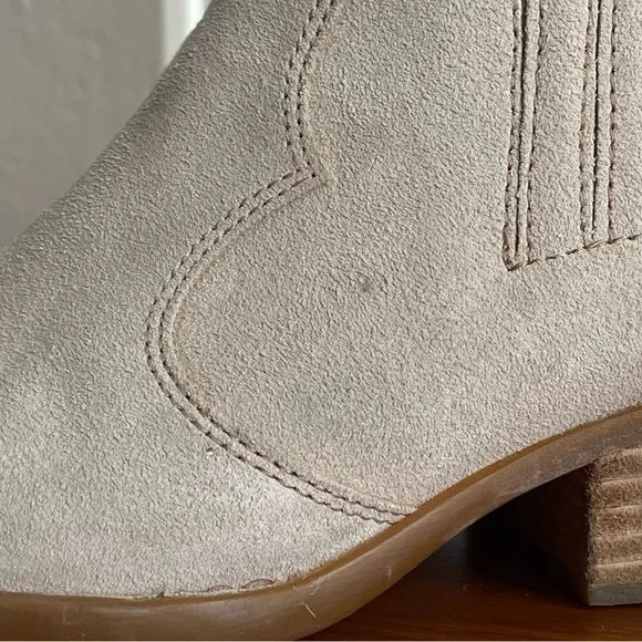 Born Wasatch Suede Ankle Boots Natural Sand Size 8