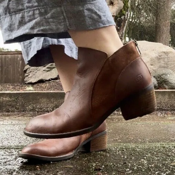 Born Women's Brown‎ Leather Ankle Boots Size 9.5M Comfy Back Zip Box Heel Patent