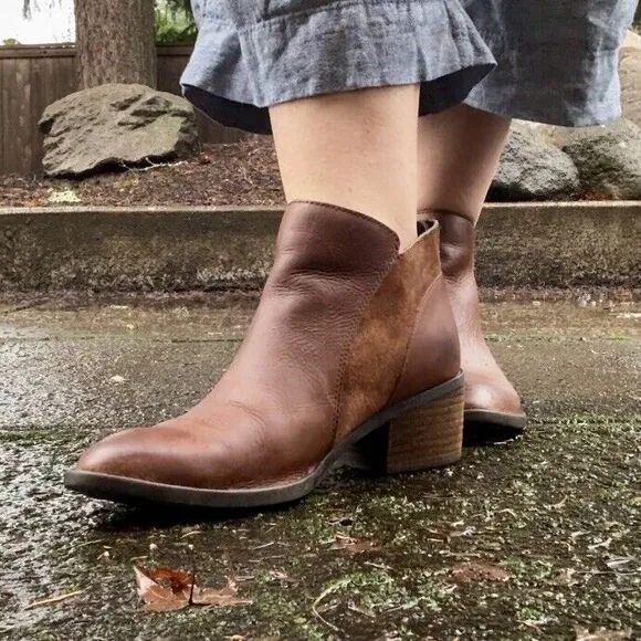 Born Women's Brown‎ Leather Ankle Boots Size 9.5M Comfy Back Zip Box Heel Patent