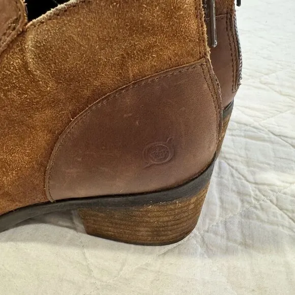 Born Women's Brown‎ Leather Ankle Boots Size 9.5M Comfy Back Zip Box Heel Patent
