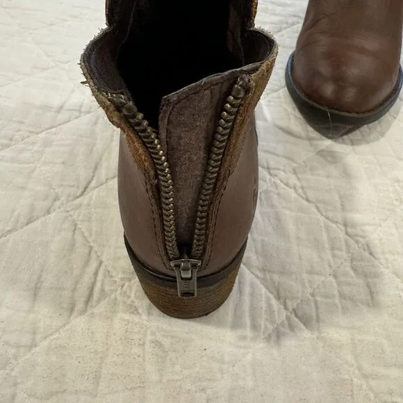 Born Women's Brown‎ Leather Ankle Boots Size 9.5M Comfy Back Zip Box Heel Patent
