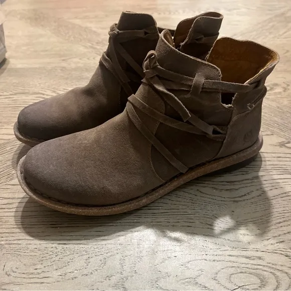 Born Women's Brown Tarkiln Suede Ankle Boots Size 8.5 US Zip Leather Wrap Laces