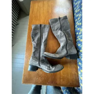 Born light brown suede high boots with zipper 10