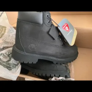 Boy’s Grade School 6’ Premium Timberlands
