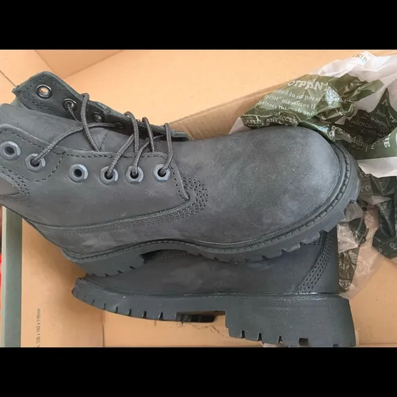 Boy’s Grade School 6’ Premium Timberlands